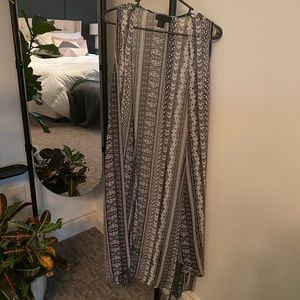 Steve Madden long sleeveless kimono